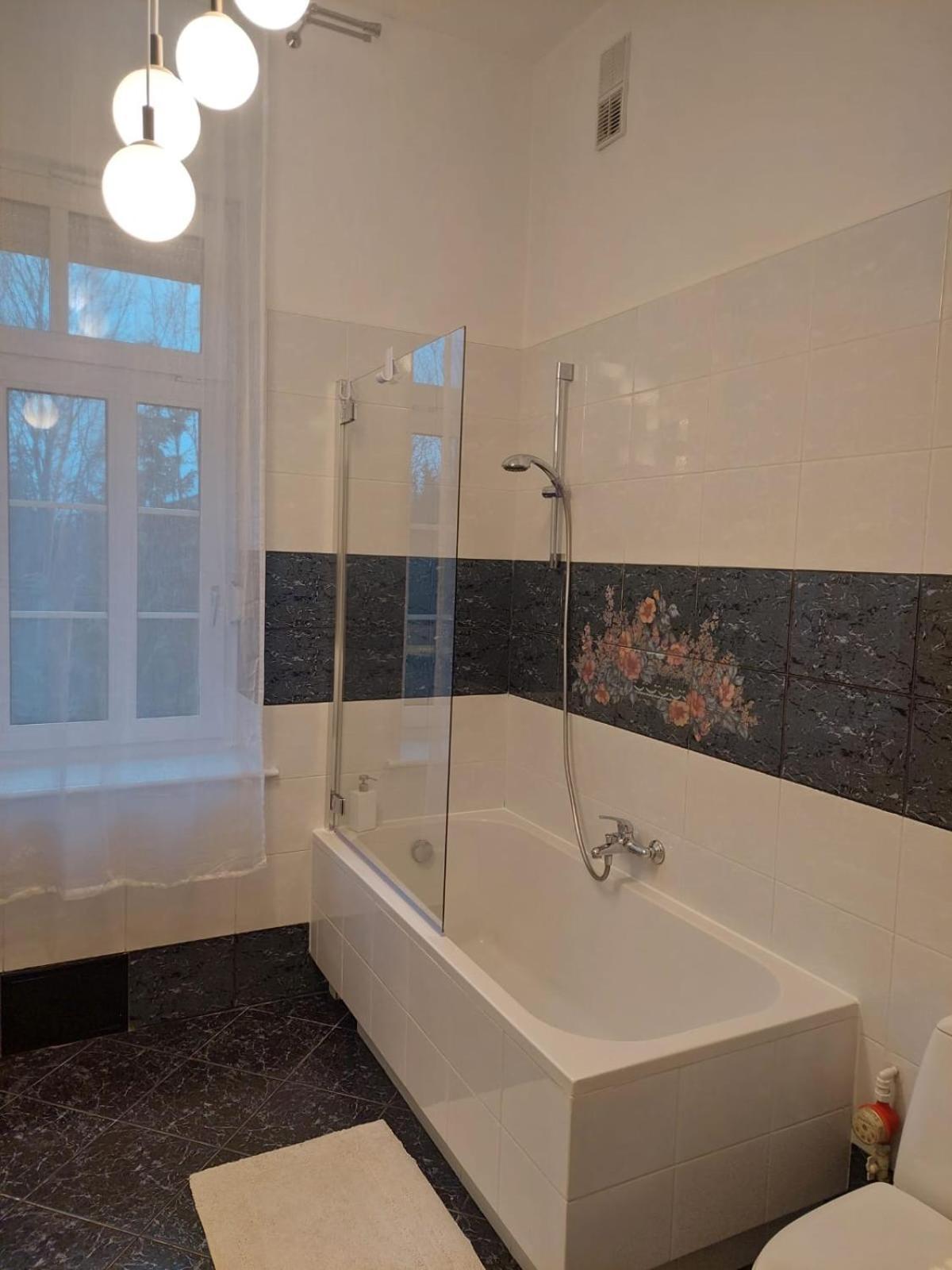 Szwajcarka Willa Z Sauna I Jacuzzi Kudowa-Zdrój Exteriér fotografie